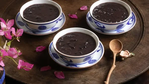 Cách Nấu Chè Đỗ Đen Nóng Mùa Đông Thơm Ngon, Mềm Bùi Dễ Làm Tại Nhà
