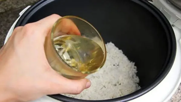 Cách Nấu Cơm Nếp Bằng Nồi Cơm Điện Ngon Dẻo, Mềm Không Nhão