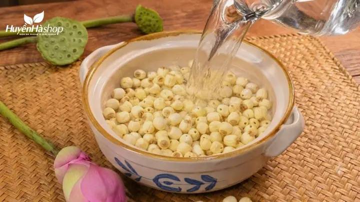 Cách Nấu Hạt Sen Khô Nhanh Mềm, Không Bị Sượng & Bùi Ngon