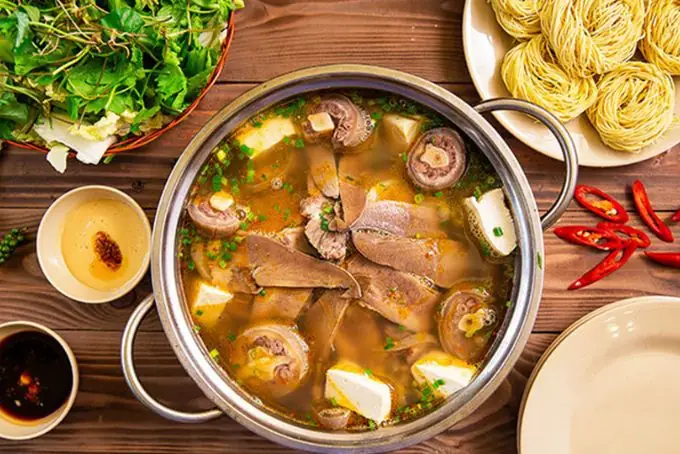 Cách Nấu Lẩu Đuôi Bò Khoai Môn Mềm Ngon, Đậm Đà Chuẩn Vị Tại Nhà Cách Nấu Lẩu Đuôi Bò Khoai Môn Mềm Ngon, Đậm Đà Chuẩn Vị Tại Nhà