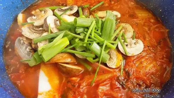 Cách Nấu Lẩu Kim Chi Hải Sản Chua Cay Chuẩn Vị Hàn Quốc Ngon Tại Nhà