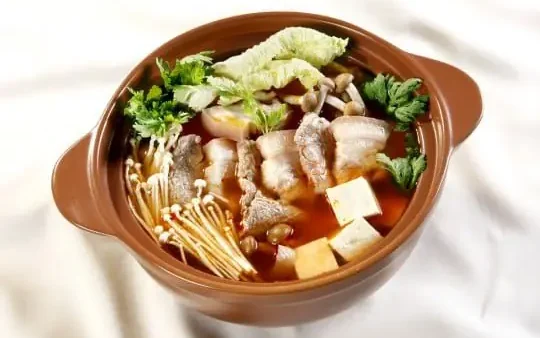 Hướng Dẫn Chi Tiết Cách Nấu Lẩu Kim Chi Thịt Bò Chua Cay Chuẩn Vị Tại Nhà