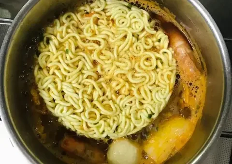 Cách Nấu Mì Cay Gói Ngon Chuẩn Vị Tại Nhà Như Ngoài Hàng