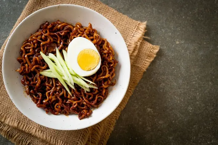 Cách Nấu Mì Samyang Tương Đen Chuẩn Vị Hàn Quốc Tại Nhà
