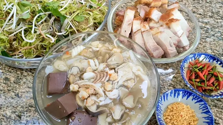 Cách Nấu Nồi Nước Lèo Ngon Ngọt, Trong Vắt Chuẩn Vị Quán Cho Mọi Món Nước Cách Nấu Nồi Nước Lèo Ngon Ngọt, Trong Vắt Chuẩn Vị Quán Cho Mọi Món Nước