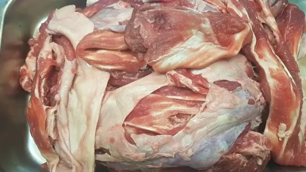 Cách Nấu Bò Sốt Vang Nhanh Nhừ Tại Nhà: Thịt Mềm, Nước Sốt Sánh Quyện