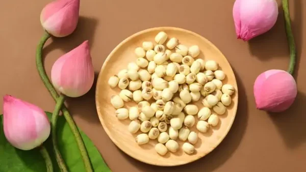 Cách Nấu Súp Hạt Sen Chay Thanh Ngọt Với Bắp, Nấm Và Rau Củ