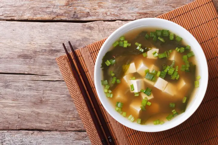 Cách Nấu Súp Miso Ăn Liền Nhanh Từ Gói Hoặc Nguyên Liệu Cách Nấu Súp Miso Ăn Liền Nhanh Từ Gói Hoặc Nguyên Liệu
