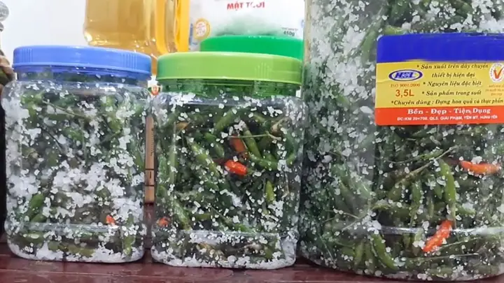 Cách Làm Ớt Ngâm Muối Giòn Ngon, Để Lâu Không Bị Mềm Cách Làm Ớt Ngâm Muối Giòn Ngon, Để Lâu Không Bị Mềm