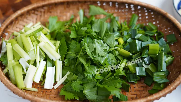 Cách Sơ Chế Cần Tây: Hướng Dẫn Chi Tiết Cho Món Ăn Ngon & Giữ Trọn Dinh Dưỡng Cách Sơ Chế Cần Tây: Hướng Dẫn Chi Tiết Cho Món Ăn Ngon & Giữ Trọn Dinh Dưỡng