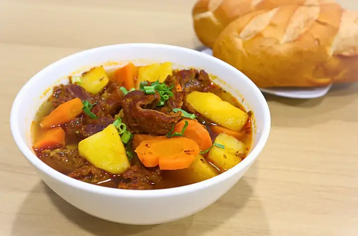 Hướng Dẫn Cách Tỉa Cà Rốt Nấu Bò Kho: Từ Cắt Khúc Cơ Bản Đến Tỉa Hoa Đẹp Mắt, Dễ Làm Hướng Dẫn Cách Tỉa Cà Rốt Nấu Bò Kho: Từ Cắt Khúc Cơ Bản Đến Tỉa Hoa Đẹp Mắt, Dễ Làm