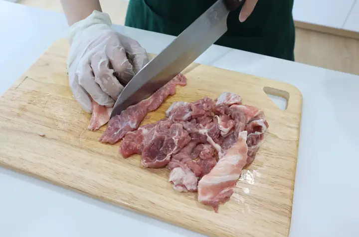 Hướng Dẫn Cách Tỉa Cà Rốt Nấu Bò Kho: Từ Cắt Khúc Cơ Bản Đến Tỉa Hoa Đẹp Mắt, Dễ Làm Hướng Dẫn Cách Tỉa Cà Rốt Nấu Bò Kho: Từ Cắt Khúc Cơ Bản Đến Tỉa Hoa Đẹp Mắt, Dễ Làm