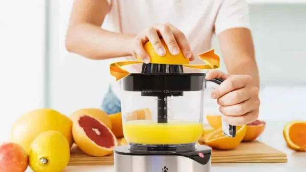 Bí Quyết Vắt Cam Không Bị Đắng: Mẹo Vắt Sạch Nước, Giữ Trọn Vị Ngon