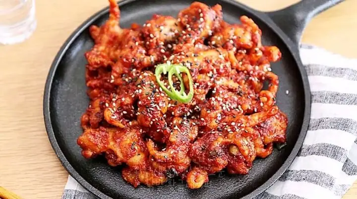 Hướng Dẫn Chi Tiết Cách Làm Chân Gà Rút Xương Sốt Cay Ngon Chuẩn Vị Tại Nhà