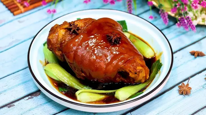 Cách Làm Chân Giò Hầm Quảng Đông Thơm Mềm Đậm Vị Tại Nhà