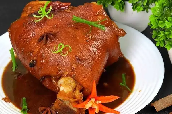 Cách Làm Chân Giò Hầm Quảng Đông Thơm Mềm Đậm Vị Tại Nhà