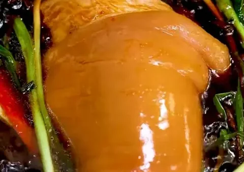 Cách Làm Chân Giò Hầm Quảng Đông Thơm Mềm Đậm Vị Tại Nhà