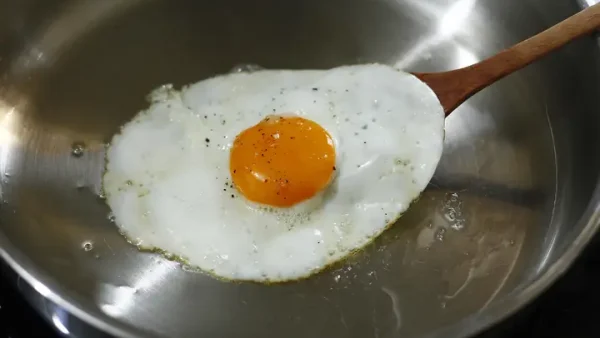 Chảo Ốp La: Hướng Dẫn Chọn Mua & Cách Chiên Trứng Ngon Chuẩn Vị