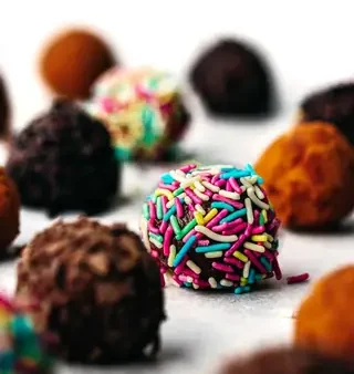 Cách Làm Chocolate Truffles Với Sữa Đặc Siêu Đơn Giản (2 Nguyên Liệu)