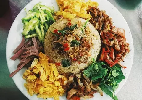 Cơm Âm Phủ Huế: Khám Phá Hương Vị Độc Đáo Và Lịch Sử Ẩn Giấu