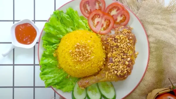 Cách Nấu Cơm Gà Chiên Mắm Tỏi Thơm Ngon Chuẩn Vị Tại Nhà