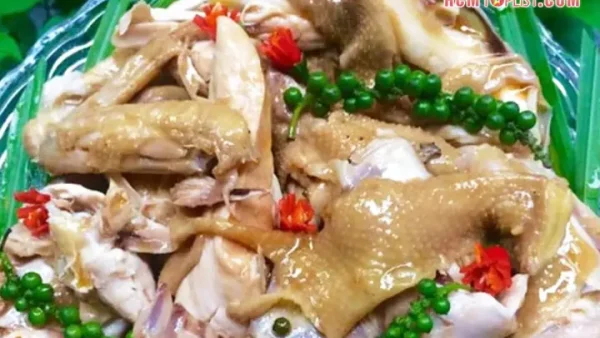 Khám Phá Top Quán Gà Hấp Mắm Nhĩ Ngon Chuẩn Vị TP.HCM