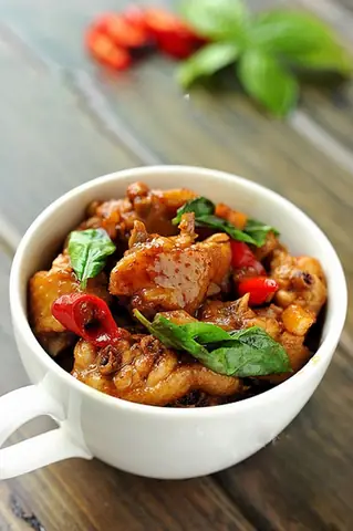 Gà Xào Húng Quế Kiểu Thái: Công Thức Chuẩn Vị, Nhanh Gọn Tại Nhà Gà Xào Húng Quế Kiểu Thái: Công Thức Chuẩn Vị, Nhanh Gọn Tại Nhà