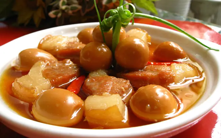 Cách Làm Thịt Kho Tàu Mềm Thấm, Đẹp Màu Cánh Gián Chuẩn Vị Truyền Thống (kèm Công Thức Không Nước Dừa) Cách Làm Thịt Kho Tàu Mềm Thấm, Đẹp Màu Cánh Gián Chuẩn Vị Truyền Thống (kèm Công Thức Không Nước Dừa)