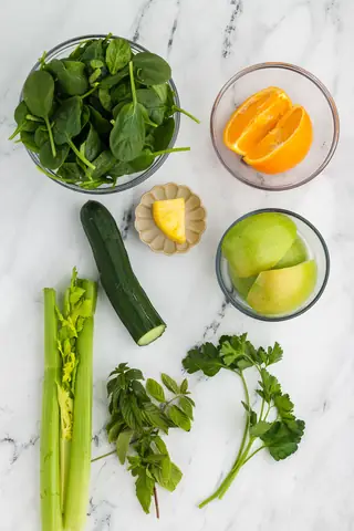 Cách Làm Green Juice Tại Nhà: Công Thức Với Máy Ép Hoặc Blender Cách Làm Green Juice Tại Nhà: Công Thức Với Máy Ép Hoặc Blender