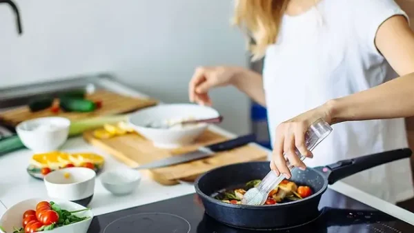 Hướng Dẫn Cách Nấu Ăn Cơ Bản Cho Người Mới: Từng Bước Nấu Món Gia Đình Dễ Làm, Ngon