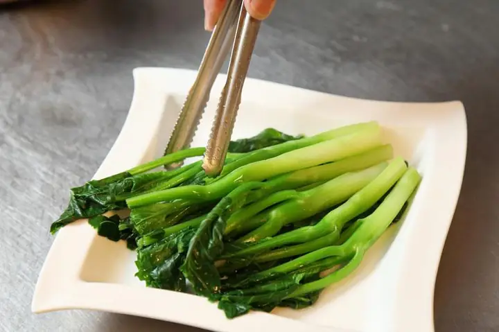 芥蘭菜怎麼洗?正確清洗步驟、農藥殘留去除與食用注意事項 芥蘭菜怎麼洗?正確清洗步驟、農藥殘留去除與食用注意事項
