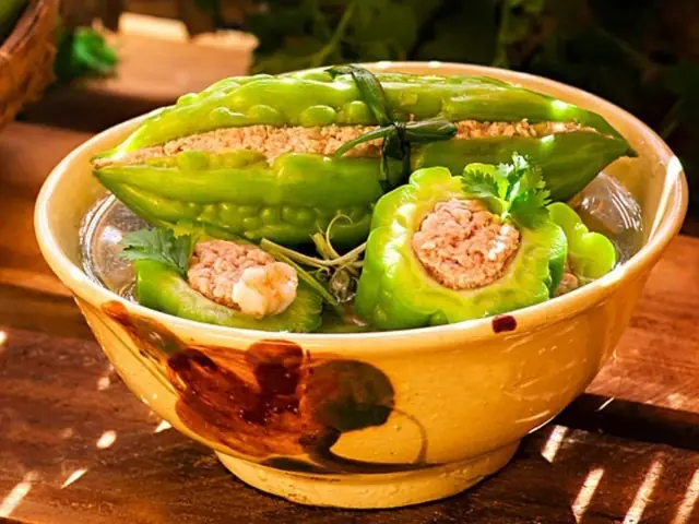 Khổ Qua Nhồi Thịt Bao Nhiêu Calo? Phân Tích Chi Tiết Lượng Calo & Cách Ăn Không Lo Tăng Cân Khổ Qua Nhồi Thịt Bao Nhiêu Calo? Phân Tích Chi Tiết Lượng Calo & Cách Ăn Không Lo Tăng Cân