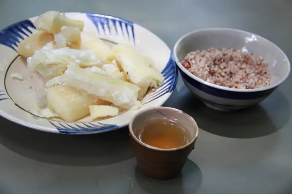 Khoai Mì Hấp Nước Cốt Dừa Củ Chi: Cách Làm & Địa Điểm Thưởng Thức Ngon Khoai Mì Hấp Nước Cốt Dừa Củ Chi: Cách Làm & Địa Điểm Thưởng Thức Ngon