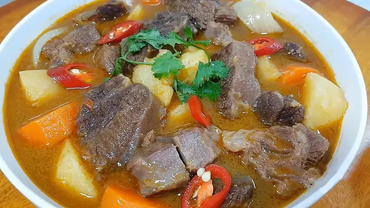Cách Nấu Bò Hầm Khoai Tây Ngon Mềm Chuẩn Vị, Đậm Đà Hương Vị Việt Cách Nấu Bò Hầm Khoai Tây Ngon Mềm Chuẩn Vị, Đậm Đà Hương Vị Việt