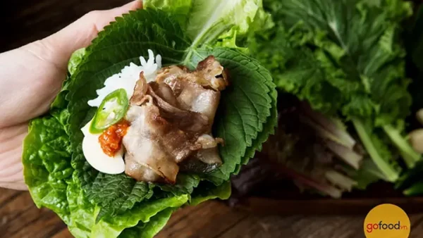 Lá Nhíp Ăn Thịt Nướng: Hướng Dẫn Chọn Mua & Cách Sử Dụng Chuẩn Vị Hàn Quốc