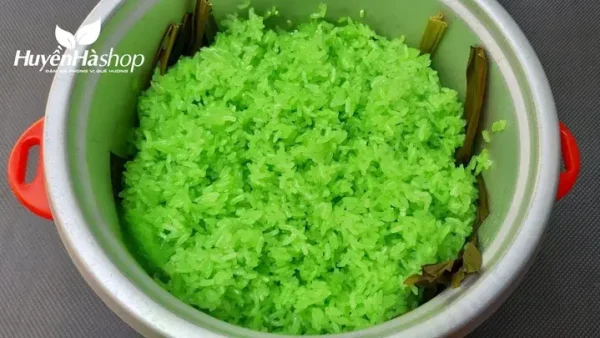 Bí Quyết Nấu Xôi Lá Dứa Màu Xanh Tự Nhiên, Dẻo Thơm Chuẩn Vị