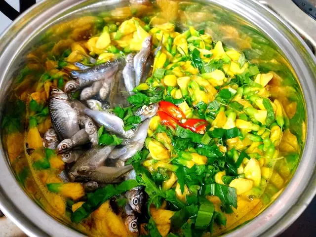 Cách Nấu Lẩu Cá Linh Bông Điên Điển Cần Thơ Chuẩn Vị Mùa Nước Nổi Cách Nấu Lẩu Cá Linh Bông Điên Điển Cần Thơ Chuẩn Vị Mùa Nước Nổi
