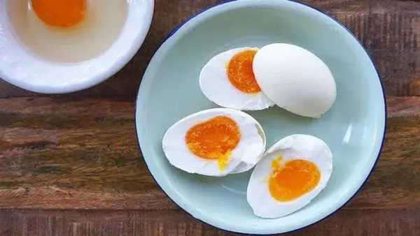 Luộc Trứng Muối Bao Nhiêu Phút Để Chín Chuẩn, Lòng Đỏ Béo Ngậy