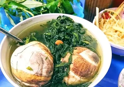 Cách Nấu Mì Tôm Trứng Vịt Lộn Ngon Chuẩn Vị Quán Tại Nhà: Luộc Trứng Riêng, Nêm Nước Dùng Đậm Đà