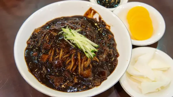 Mì Tương Đen Tiếng Hàn (jajangmyeon): Nguồn Gốc, Cách Gọi Tên Và Ý Nghĩa Văn Hóa