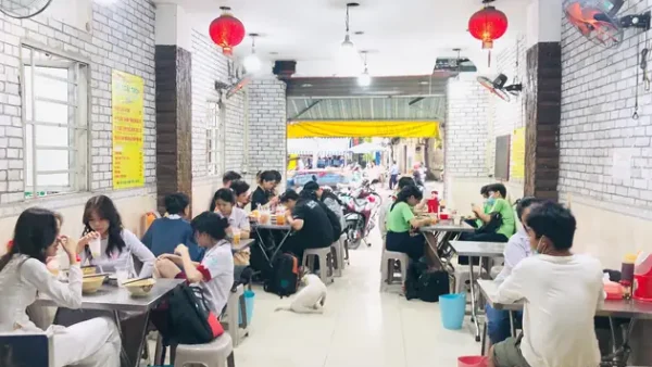 Khám Phá Mì Xoài Trộn Lão Xoài: Hương Vị Độc Lạ Hút Khách Sài Gòn