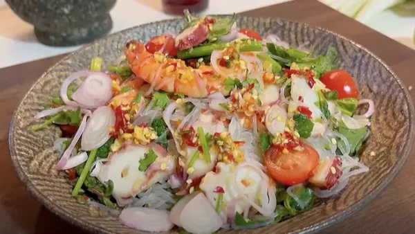 Cách Làm Miến Trộn Hải Sản Kiểu Thái Chua Cay Đậm Đà Tại Nhà
