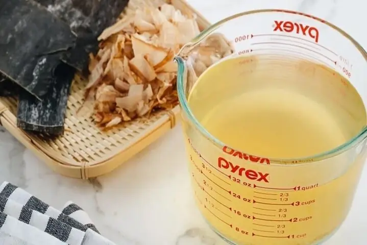 Cách Nấu Nước Dashi Đúng Cách Cho Bé Ăn Dặm & Chuẩn Vị Nhật: 5 Loại Cơ Bản, Lưu Ý Quan Trọng & Sai Lầm Thường Gặp Cách Nấu Nước Dashi Đúng Cách Cho Bé Ăn Dặm & Chuẩn Vị Nhật: 5 Loại Cơ Bản, Lưu Ý Quan Trọng & Sai Lầm Thường Gặp