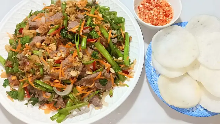 Nguyên Liệu Làm Gỏi Bò: Thịt Bò, Rau Củ, Sốt Và Gia Vị