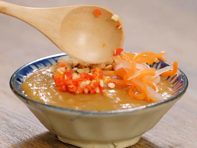 Cách Làm Nước Chấm Gỏi Cuốn Chay Ngon Chuẩn Vị: 5 Công Thức Đậu Phộng, Tương Đen, Dừa... Kèm Mẹo Pha Không Bị Tách Lớp Cách Làm Nước Chấm Gỏi Cuốn Chay Ngon Chuẩn Vị: 5 Công Thức Đậu Phộng, Tương Đen, Dừa... Kèm Mẹo Pha Không Bị Tách Lớp