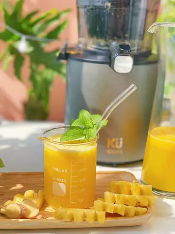 Nước Ép Dứa Gừng Muối: Tác Dụng, Cách Làm Và Thời Điểm Uống Tốt Nhất Nước Ép Dứa Gừng Muối: Tác Dụng, Cách Làm Và Thời Điểm Uống Tốt Nhất