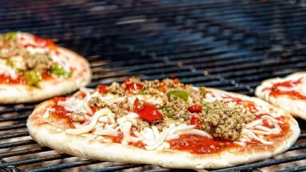 Cách Nướng Pizza Bằng Lò Vi Sóng Ngon Miệng Tại Nhà Cho Đế Giòn Vỏ Mềm