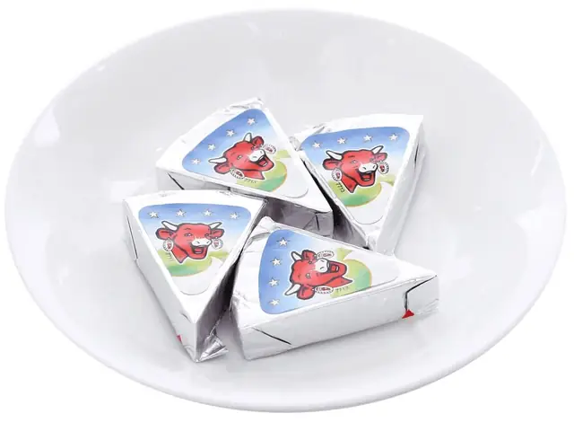 Phô Mai Con Bò Cười Làm Từ Gì? Thành Phần & Lợi Ích Cho Bé Phô Mai Con Bò Cười Làm Từ Gì? Thành Phần & Lợi Ích Cho Bé