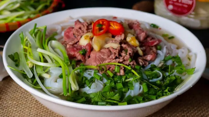 Phở Tái Lăn Là Gì? Phân Biệt Và Cách Thưởng Thức Đúng Vị Phở Tái Lăn Là Gì? Phân Biệt Và Cách Thưởng Thức Đúng Vị