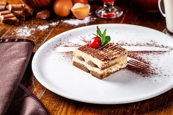 Rượu Rum Làm Bánh Tiramisu: Loại Nào Phù Hợp & Cách Sử Dụng Chuẩn Vị Ý Rượu Rum Làm Bánh Tiramisu: Loại Nào Phù Hợp & Cách Sử Dụng Chuẩn Vị Ý